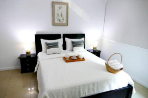 Ecusuites Puerto Santa Ana - River Junto a Hotel Wyndham